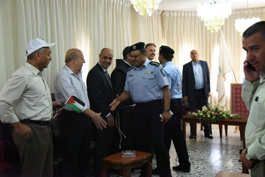 رئيس بلدية بيت لحم المحامي أنطون سلمان يستقبل عددا من الشخصيات الإعتبارية في دار البلدية والذين بدورهم قدموا التهنئة 