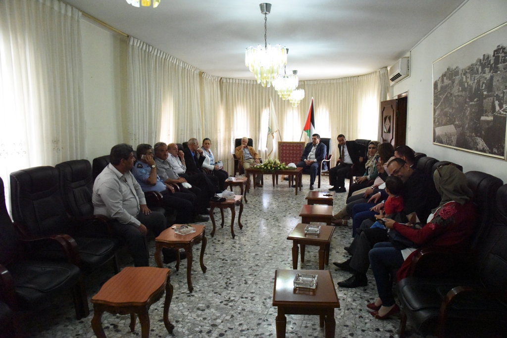 رئيس بلدية بيت لحم المحامي أنطون سلمان يستقبل عددا من الشخصيات الإعتبارية في دار البلدية والذين بدورهم قدموا التهنئة 