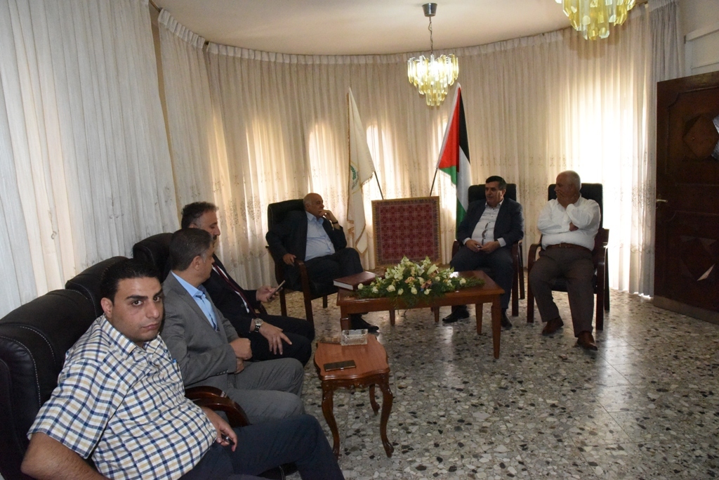 رئيس بلدية بيت لحم المحامي أنطون سلمان يستقبل عددا من الشخصيات الإعتبارية في دار البلدية والذين بدورهم قدموا التهنئة 