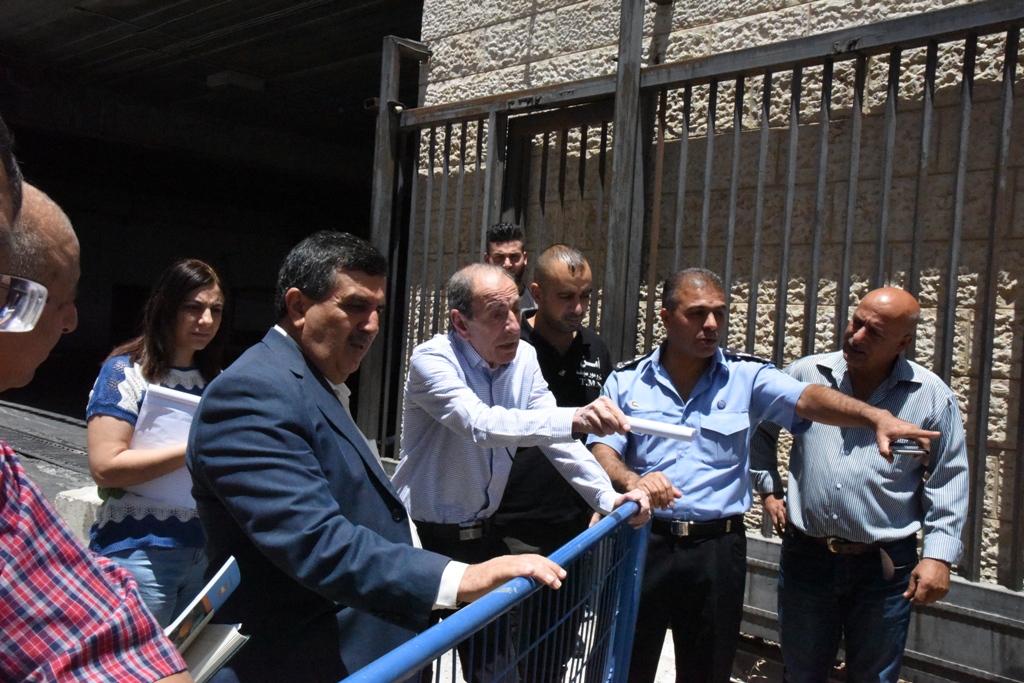 رئيس بلدية بيت لحم في جولة تفقدية لمحطة الباصات المركزية ويبدي ملاحظاته لتطويرها  ويبحث سبل حل الأزمة المرورية في المنطقة المحيطة بالمحطة