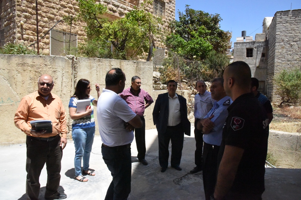 رئيس بلدية بيت لحم في جولة تفقدية لمحطة الباصات المركزية ويبدي ملاحظاته لتطويرها  ويبحث سبل حل الأزمة المرورية في المنطقة المحيطة بالمحطة