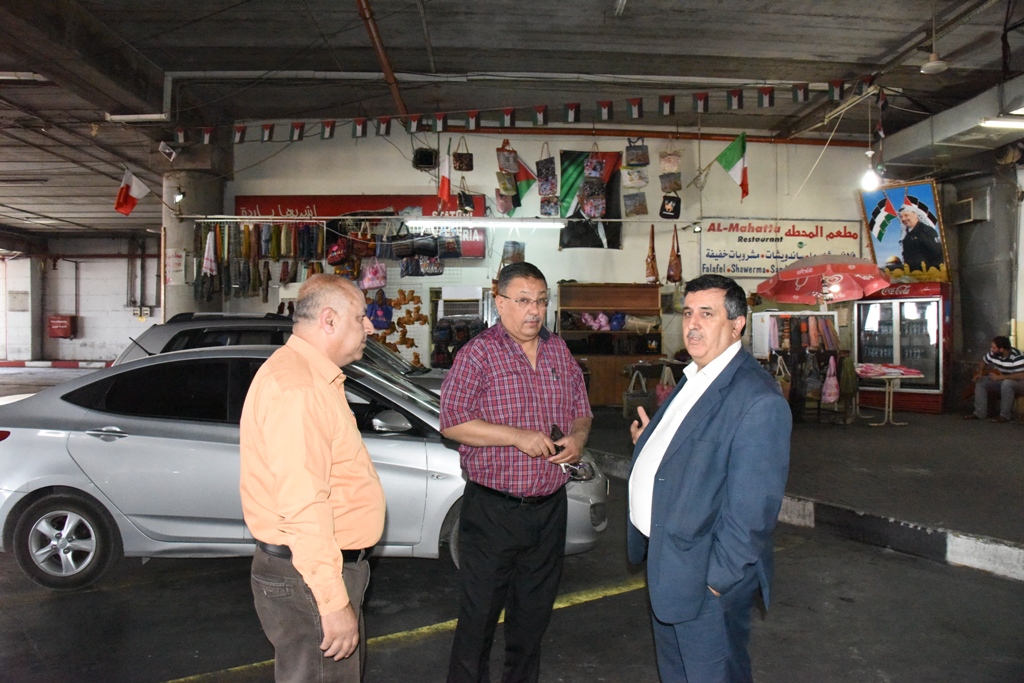 رئيس بلدية بيت لحم في جولة تفقدية لمحطة الباصات المركزية ويبدي ملاحظاته لتطويرها  ويبحث سبل حل الأزمة المرورية في المنطقة المحيطة بالمحطة