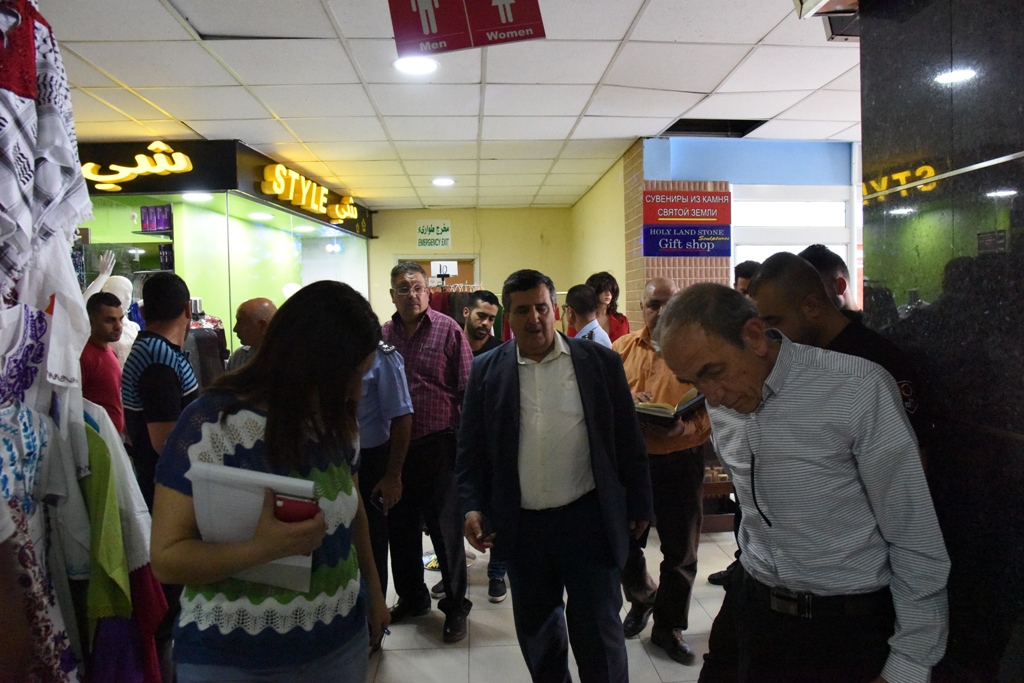 رئيس بلدية بيت لحم في جولة تفقدية لمحطة الباصات المركزية ويبدي ملاحظاته لتطويرها  ويبحث سبل حل الأزمة المرورية في المنطقة المحيطة بالمحطة