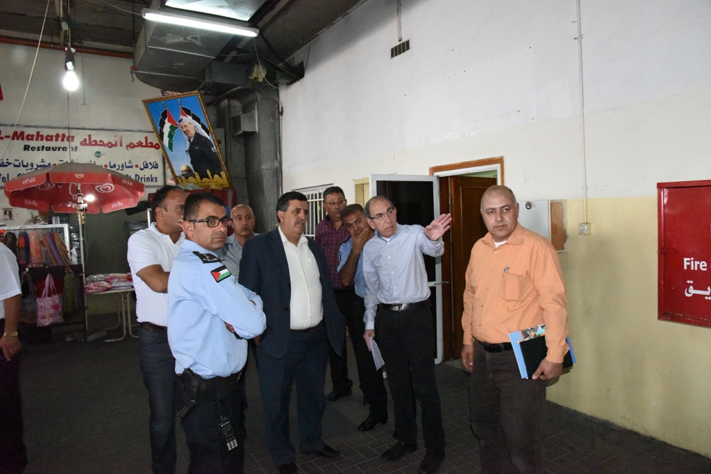 رئيس بلدية بيت لحم في جولة تفقدية لمحطة الباصات المركزية ويبدي ملاحظاته لتطويرها  ويبحث سبل حل الأزمة المرورية في المنطقة المحيطة بالمحطة