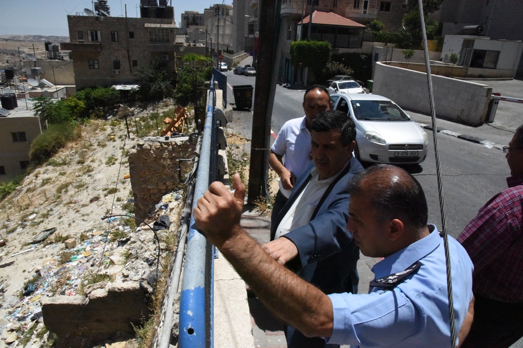 رئيس بلدية بيت لحم في جولة تفقدية لمحطة الباصات المركزية ويبدي ملاحظاته لتطويرها  ويبحث سبل حل الأزمة المرورية في المنطقة المحيطة بالمحطة