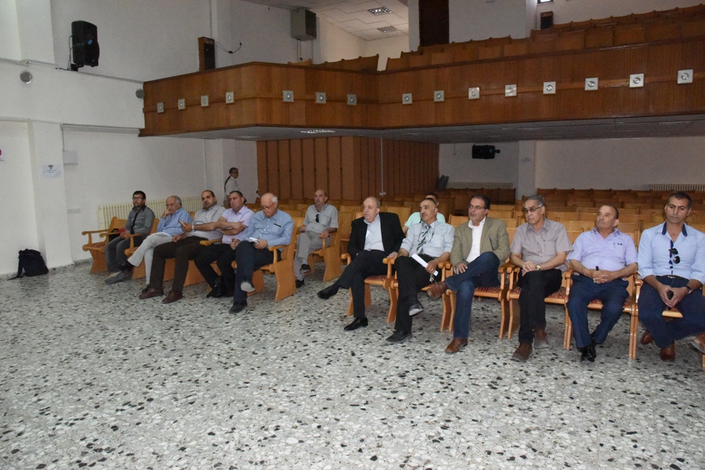 رئيس بلدية بيت لحم يجتمع مع مهندسي المدينة لتحديد إحتياجاتها الهندسية وكيفية تطويرها 