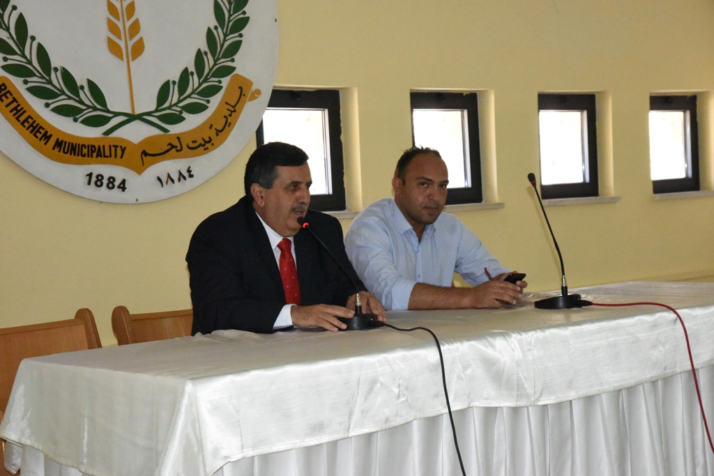 لقاء جماهيري في بلدية بيت لحم  لمناقشة موضوع الأزمة المرورية عند مفرق العين