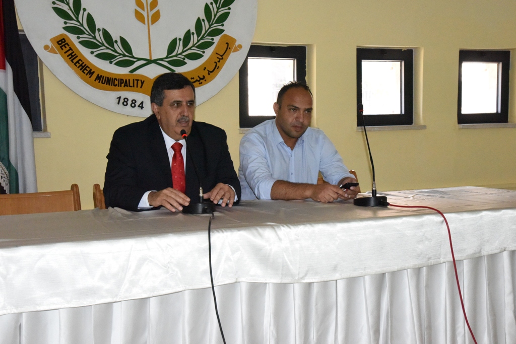 لقاء جماهيري في بلدية بيت لحم  لمناقشة موضوع الأزمة المرورية عند مفرق العين