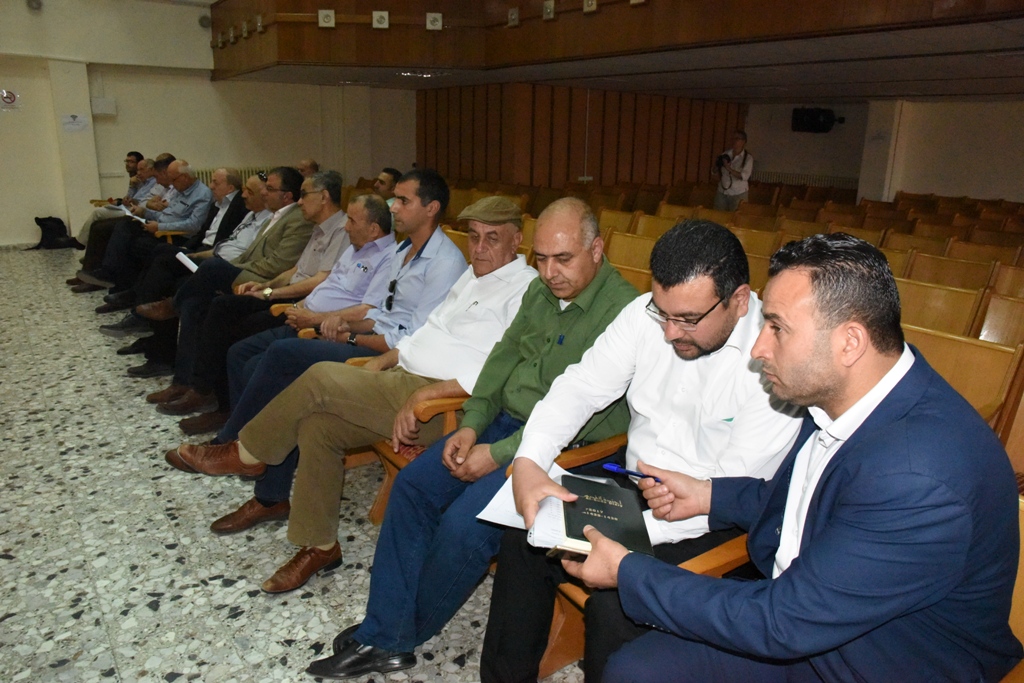 رئيس بلدية بيت لحم يجتمع مع مهندسي المدينة لتحديد إحتياجاتها الهندسية وكيفية تطويرها 