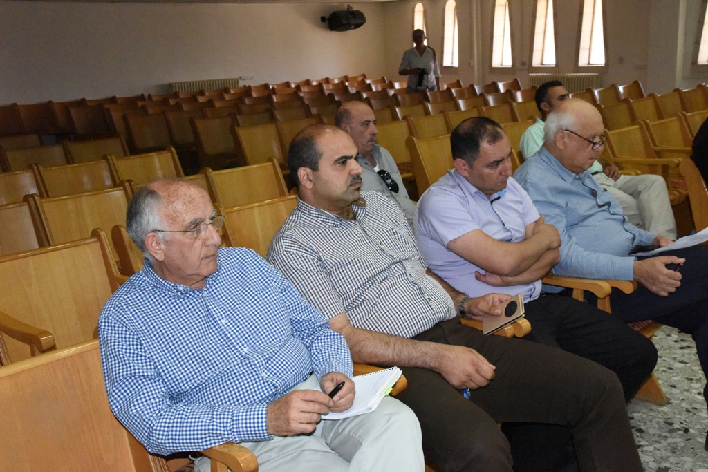 رئيس بلدية بيت لحم يجتمع مع مهندسي المدينة لتحديد إحتياجاتها الهندسية وكيفية تطويرها 