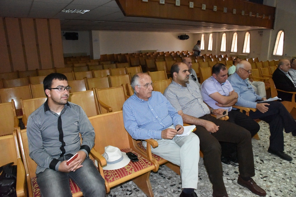 رئيس بلدية بيت لحم يجتمع مع مهندسي المدينة لتحديد إحتياجاتها الهندسية وكيفية تطويرها 