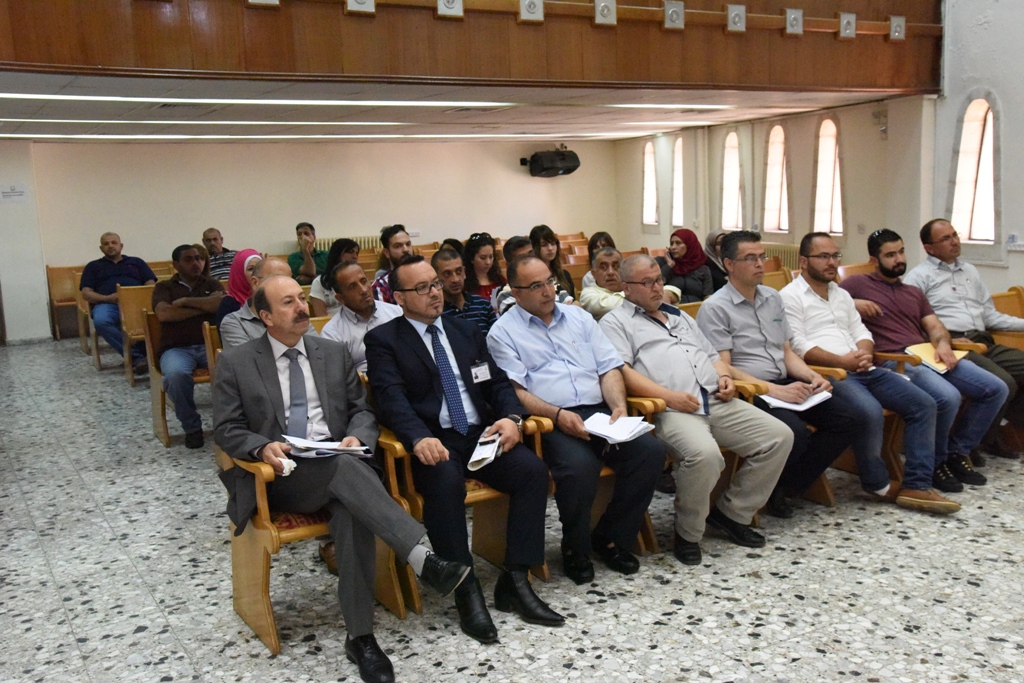 رئيس وأعضاء مجلس بلدية بيت لحم يلتقون بطاقم البلدية 