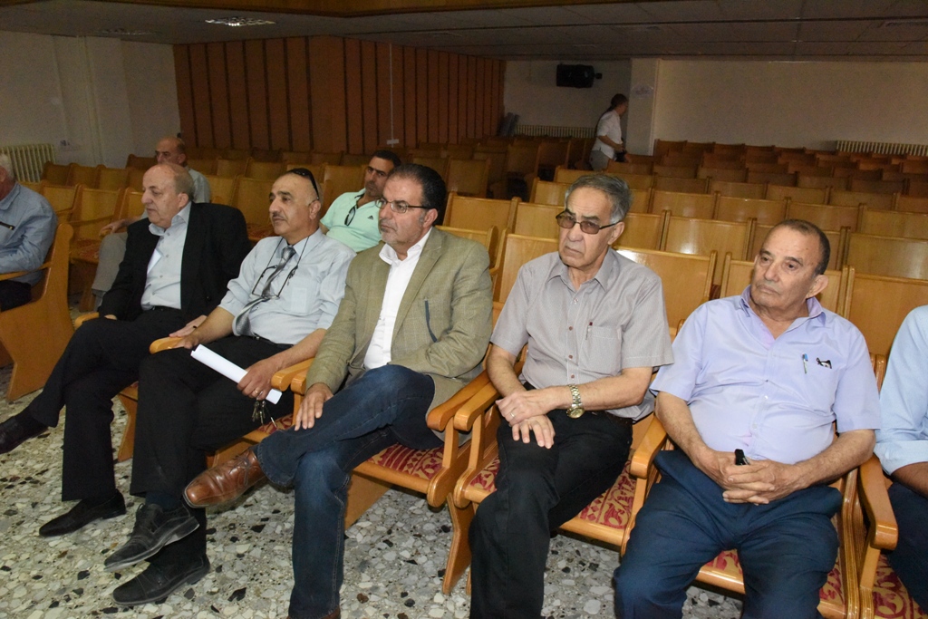 رئيس بلدية بيت لحم يجتمع مع مهندسي المدينة لتحديد إحتياجاتها الهندسية وكيفية تطويرها 