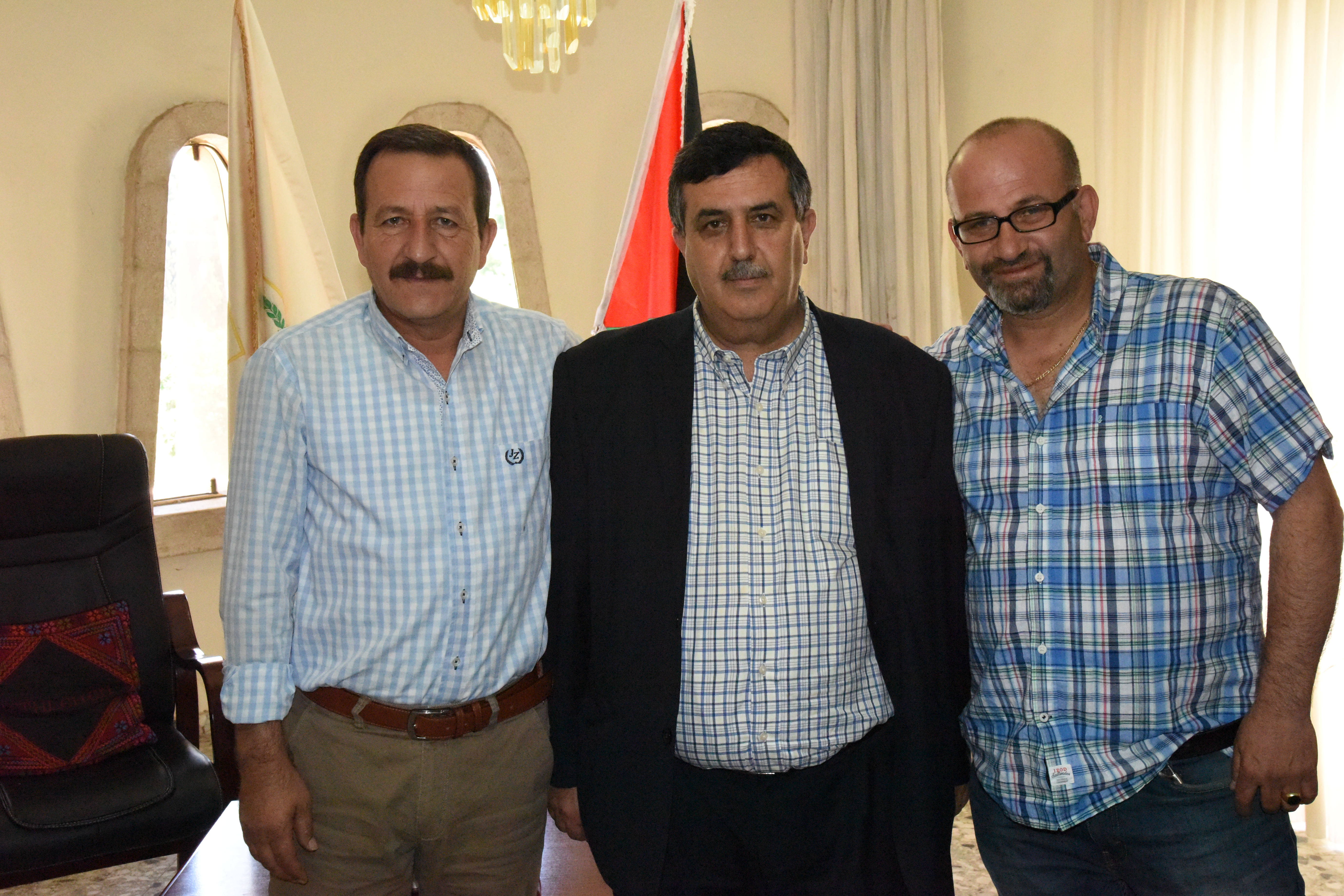 الأمن الوطني وبلدية بيت ساحور وحركة فتح/ زعترة والعديد من الجهات يهنئون رئيس بلدية بيت لحم بمنصبه