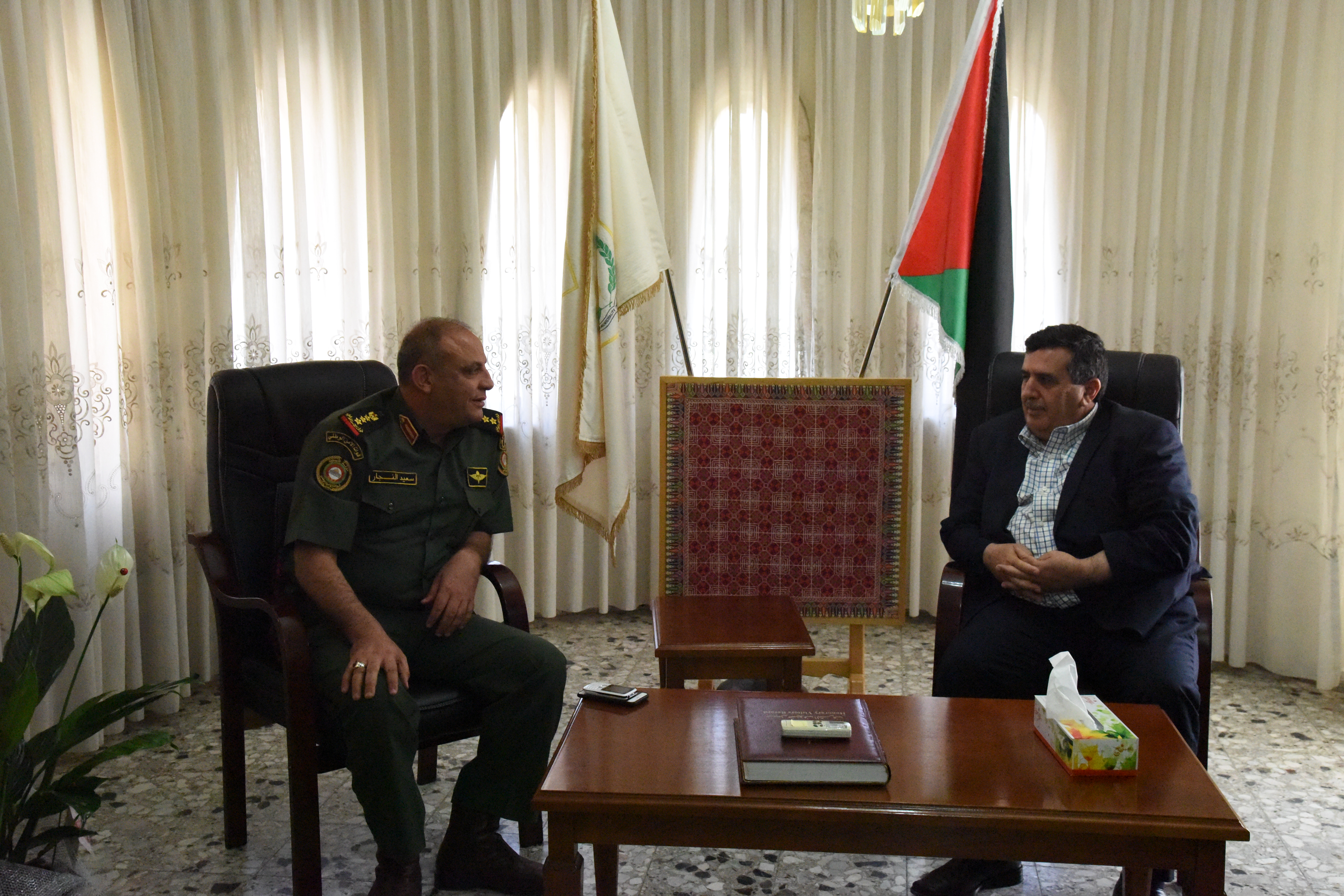 الأمن الوطني وبلدية بيت ساحور وحركة فتح/ زعترة والعديد من الجهات يهنئون رئيس بلدية بيت لحم بمنصبه