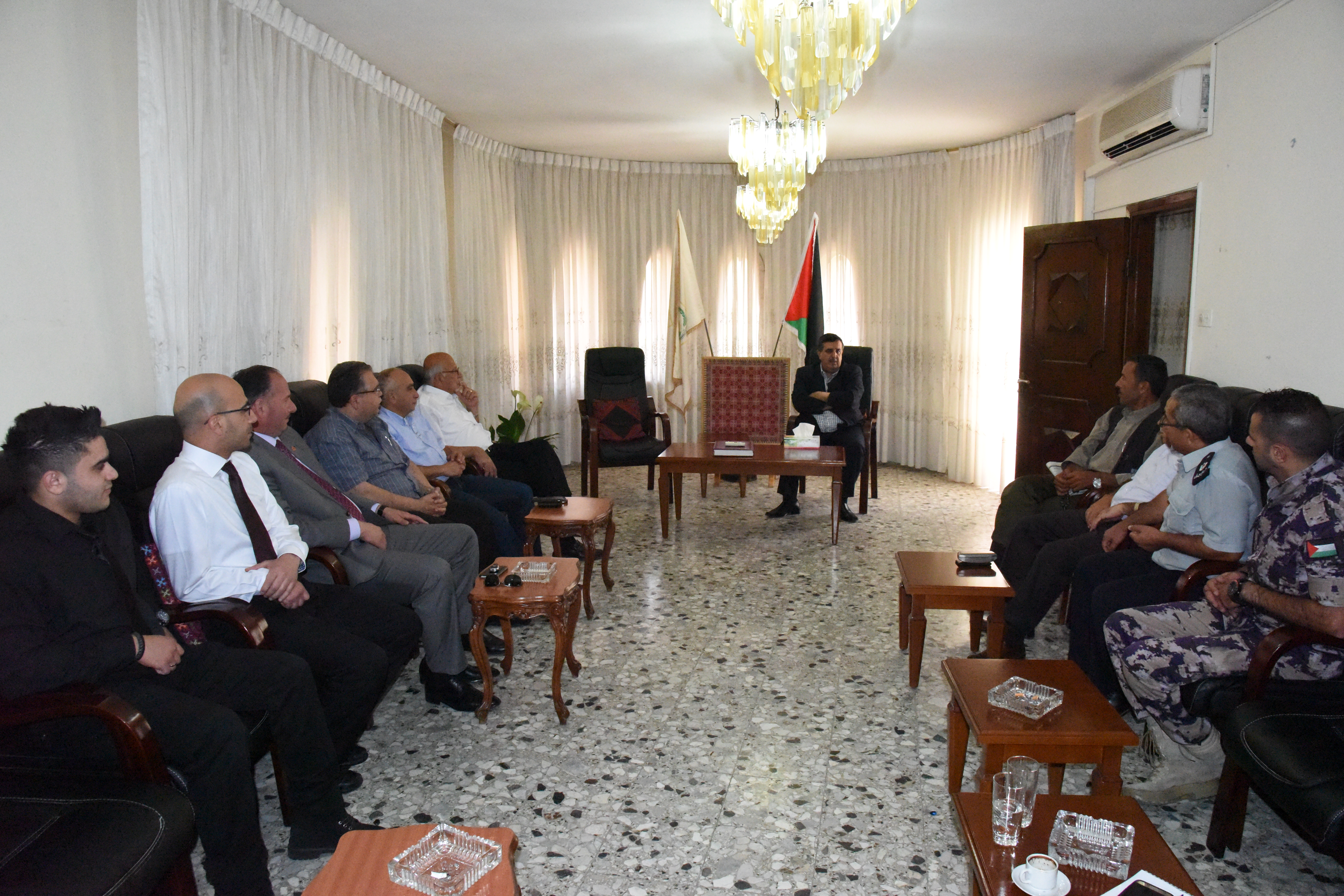 الأمن الوطني وبلدية بيت ساحور وحركة فتح/ زعترة والعديد من الجهات يهنئون رئيس بلدية بيت لحم بمنصبه