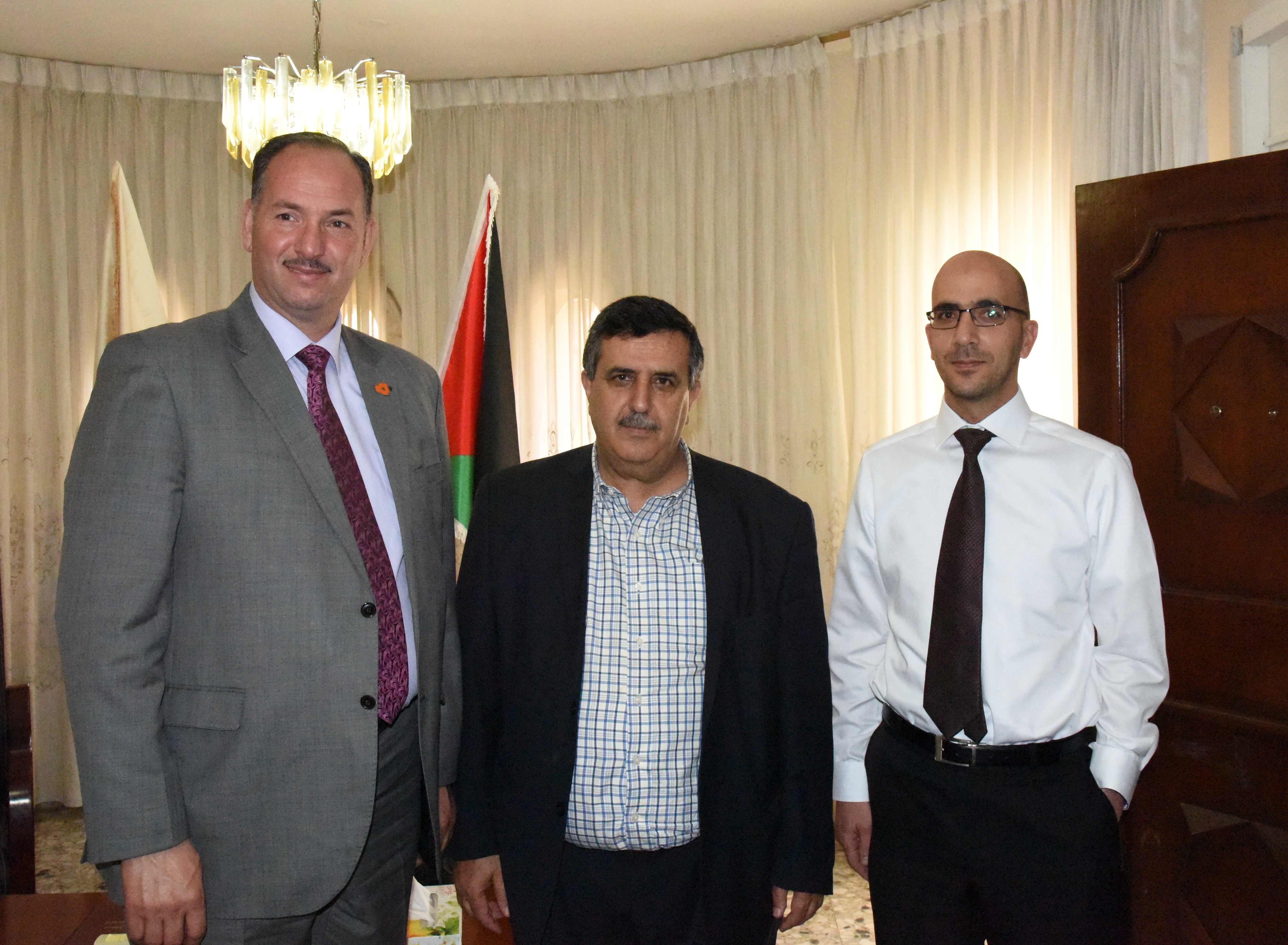 الأمن الوطني وبلدية بيت ساحور وحركة فتح/ زعترة والعديد من الجهات يهنئون رئيس بلدية بيت لحم بمنصبه