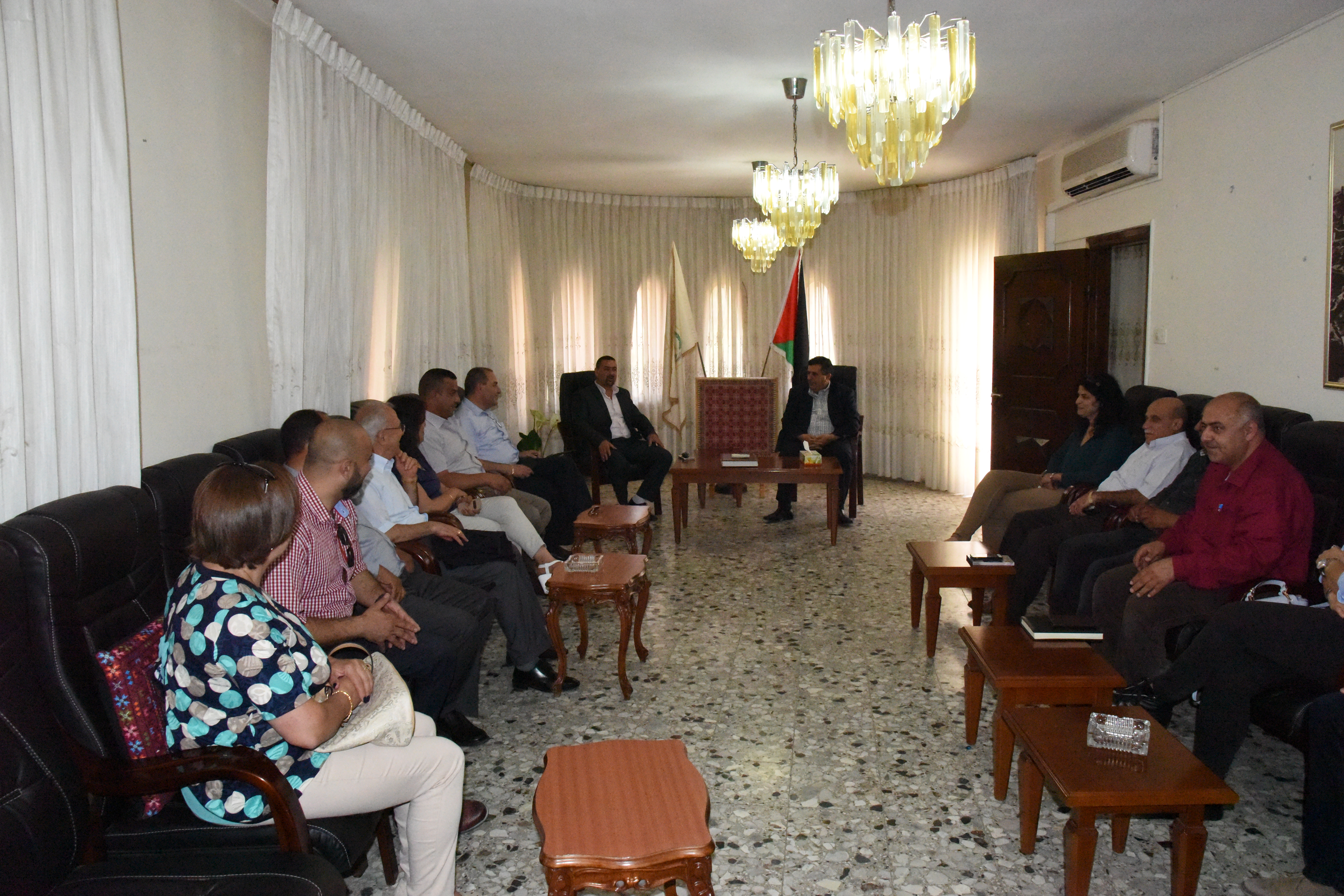 الأمن الوطني وبلدية بيت ساحور وحركة فتح/ زعترة والعديد من الجهات يهنئون رئيس بلدية بيت لحم بمنصبه