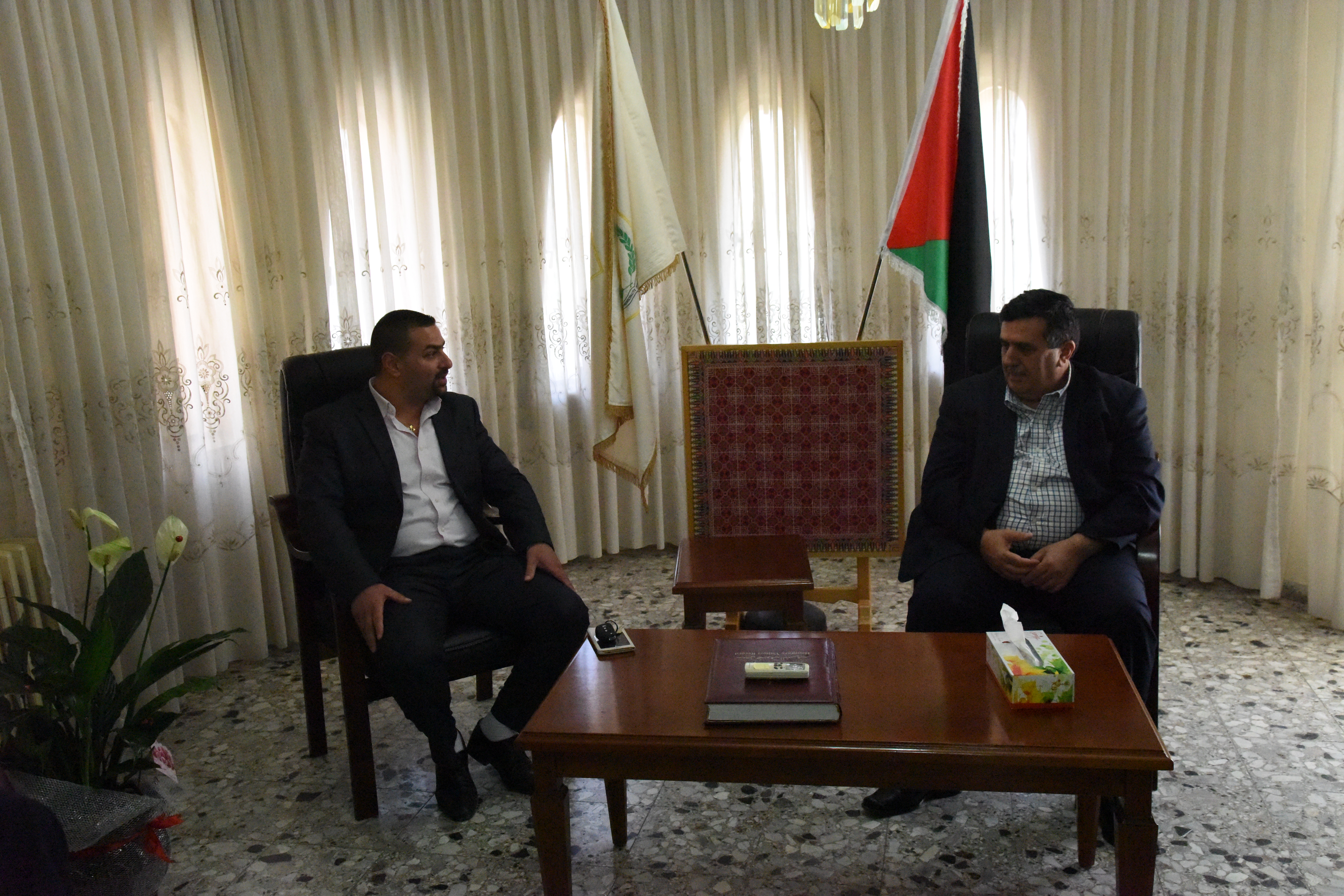 الأمن الوطني وبلدية بيت ساحور وحركة فتح/ زعترة والعديد من الجهات يهنئون رئيس بلدية بيت لحم بمنصبه