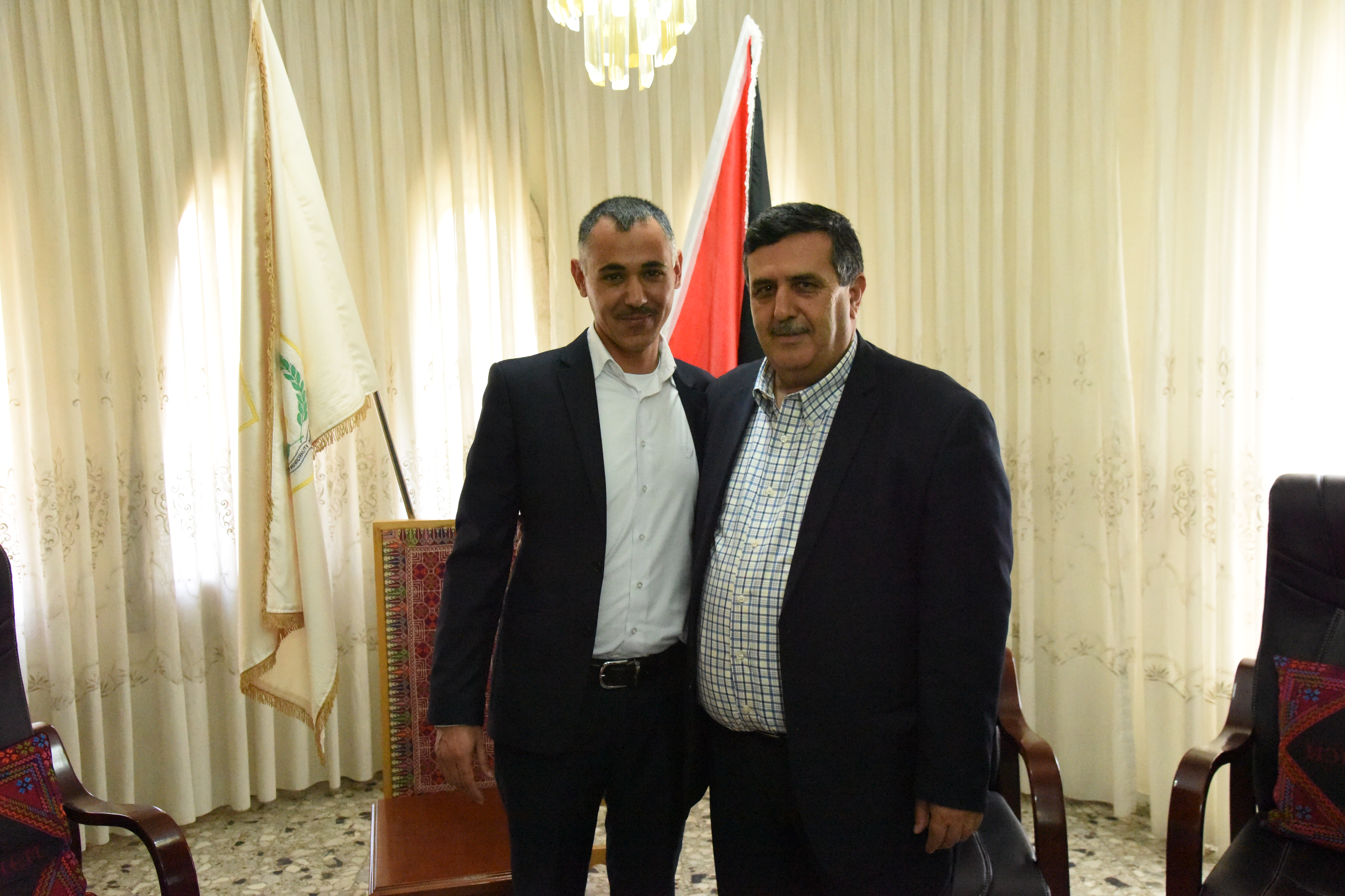 الأمن الوطني وبلدية بيت ساحور وحركة فتح/ زعترة والعديد من الجهات يهنئون رئيس بلدية بيت لحم بمنصبه