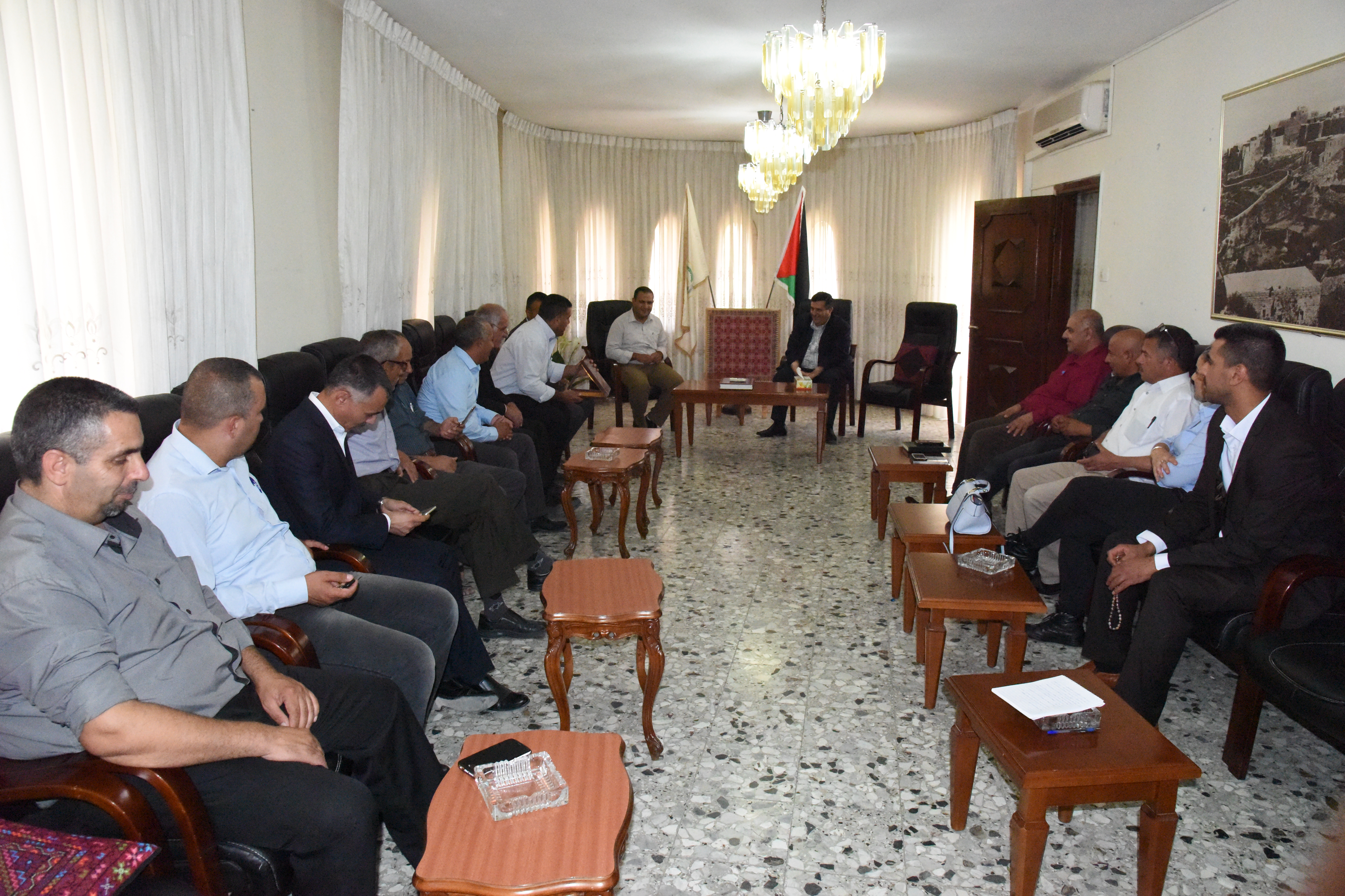 الأمن الوطني وبلدية بيت ساحور وحركة فتح/ زعترة والعديد من الجهات يهنئون رئيس بلدية بيت لحم بمنصبه