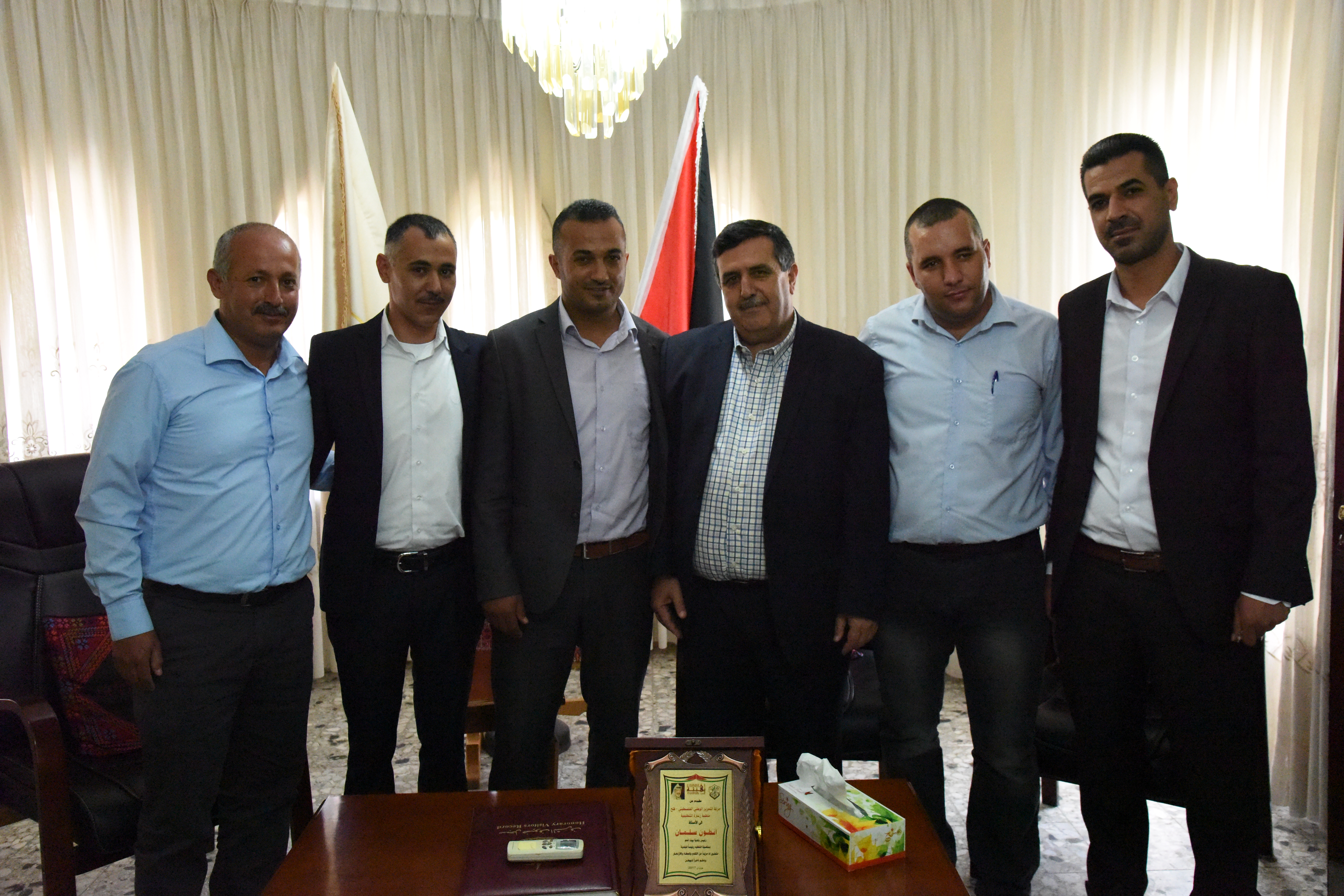 الأمن الوطني وبلدية بيت ساحور وحركة فتح/ زعترة والعديد من الجهات يهنئون رئيس بلدية بيت لحم بمنصبه