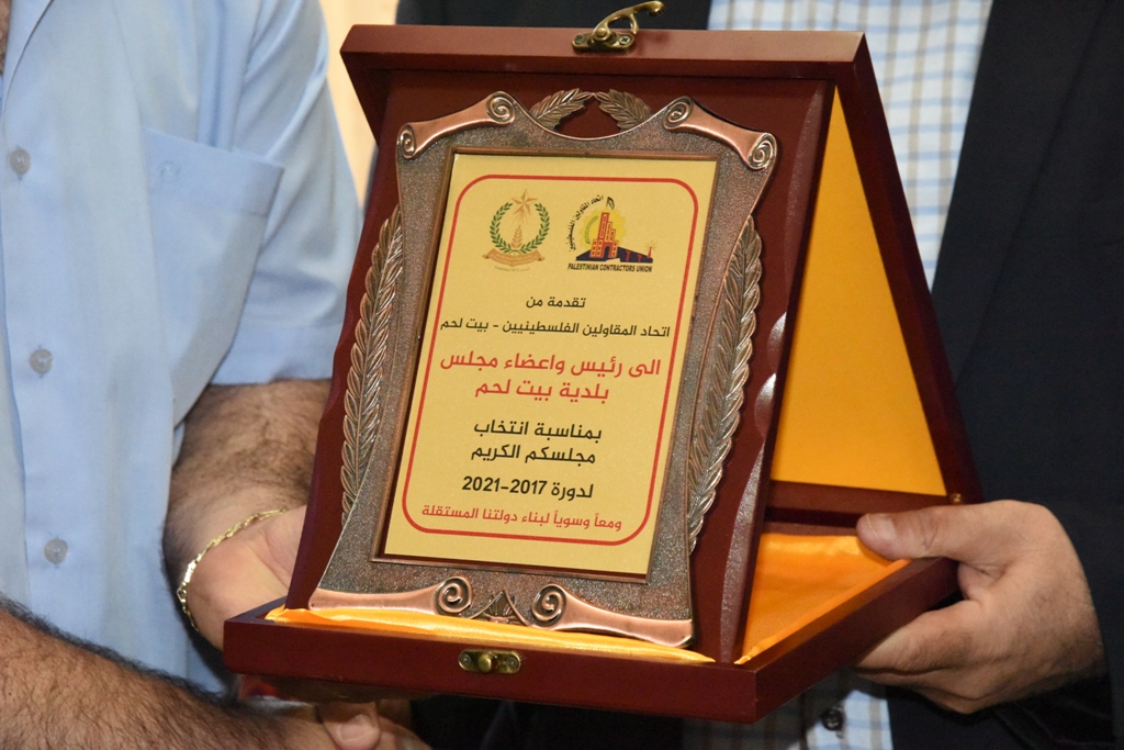 إتحاد المقاولين الفلسطينيين يباركون للمحامي سلمان وأعضاء المجلس البلدي بفوزهم بالإنتخابات المحلية 