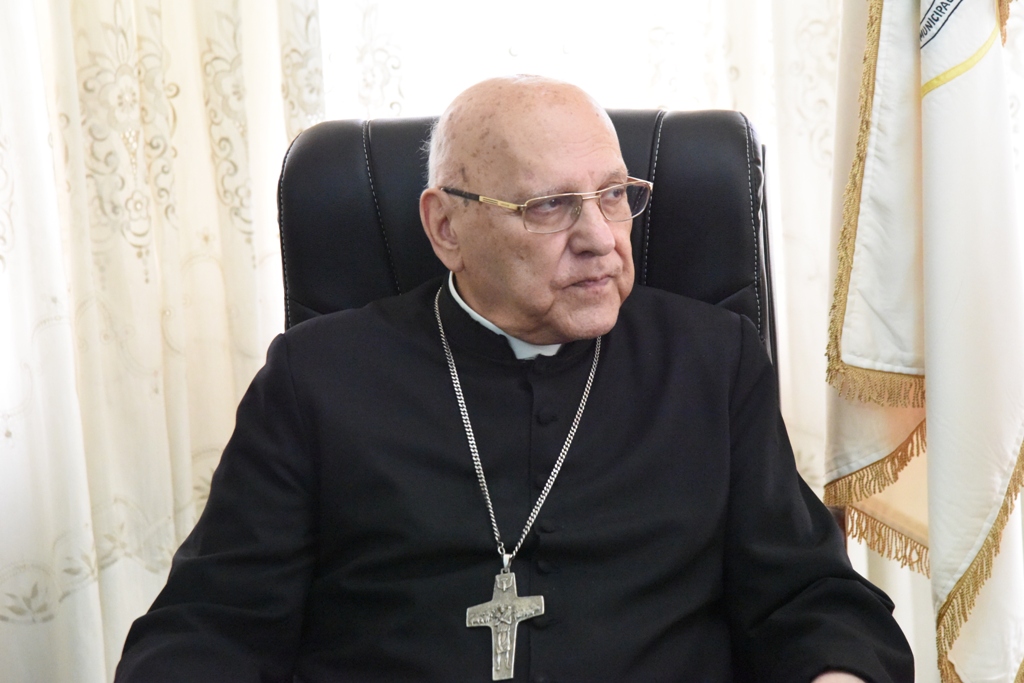 رئيس بلدية بيت لحم يستقبل وفد كايروس فلسطين الذي ضم البطريرك ميشيل صباح والمطران عطالله حنا والقس د. متري الراهب والوفد المرافق