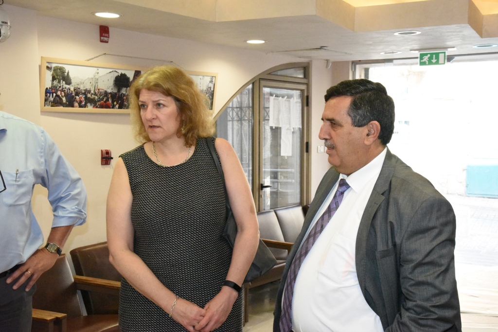 رئيس بلدية بيت لحم يستقبل مساعدة مدير مكتب الشرق الأوسط في الوكالة الأمريكية والقنصل الأمريكي العام في القدس