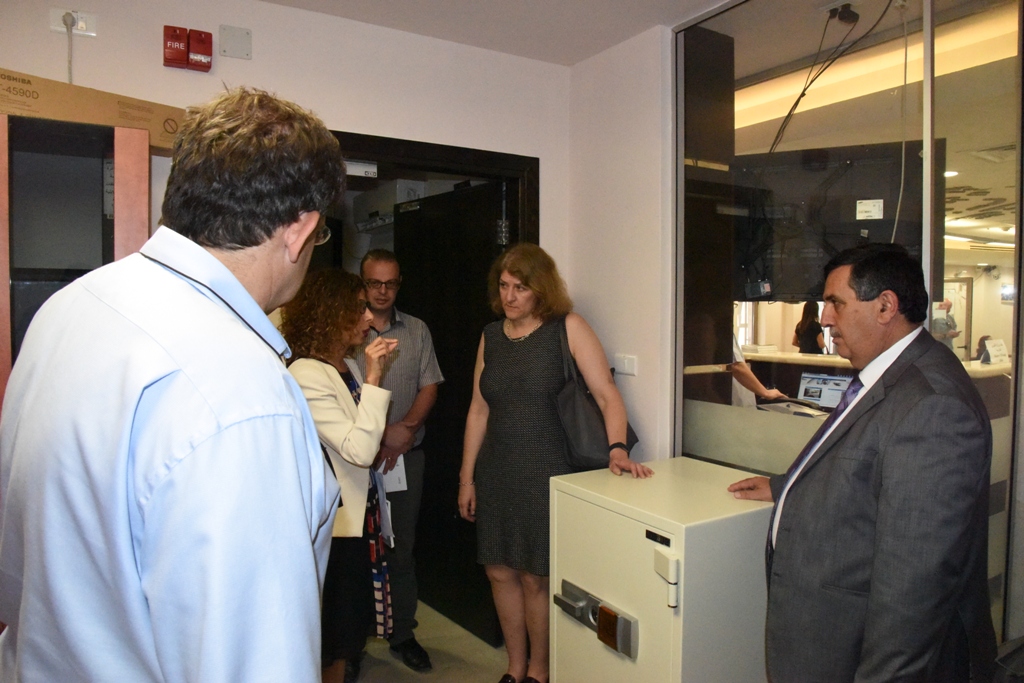 رئيس بلدية بيت لحم يستقبل مساعدة مدير مكتب الشرق الأوسط في الوكالة الأمريكية والقنصل الأمريكي العام في القدس