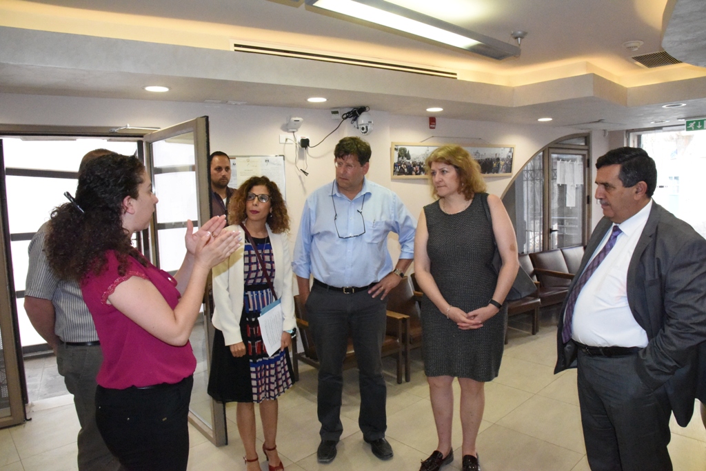 رئيس بلدية بيت لحم يستقبل مساعدة مدير مكتب الشرق الأوسط في الوكالة الأمريكية والقنصل الأمريكي العام في القدس