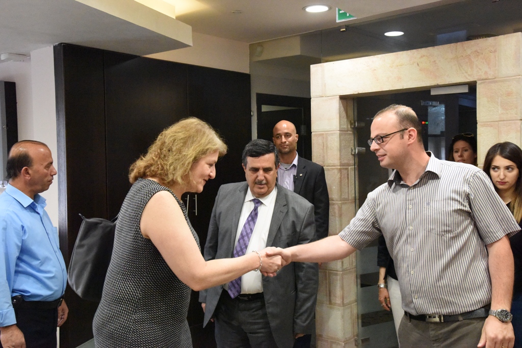 رئيس بلدية بيت لحم يستقبل مساعدة مدير مكتب الشرق الأوسط في الوكالة الأمريكية والقنصل الأمريكي العام في القدس