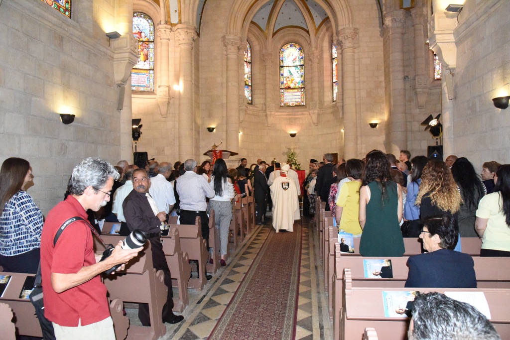 رئيس بلدية بيت لحم يشارك في قداسِ وإحتفال خدمة الشكر للقس الدكتور متري الراهب 