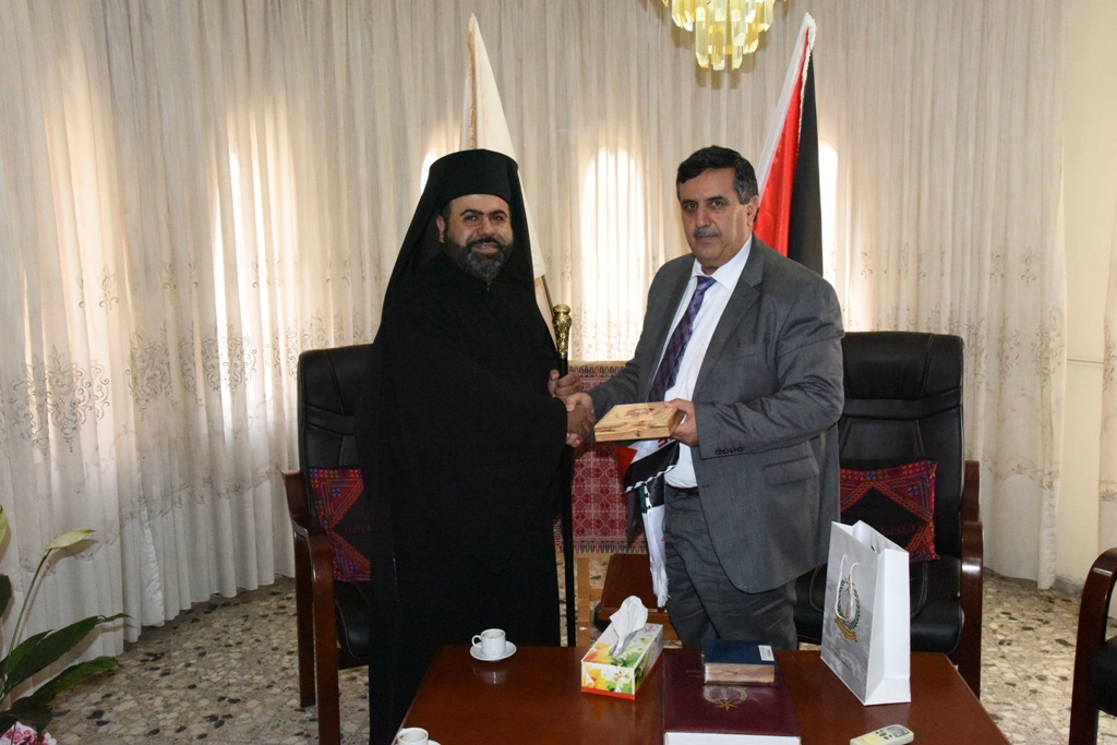 رئيس وأعضاء مجلس بلدية بيت لحم يستقبلون مطران الكنيسة الأرثوذكسية الفلسطينية في الولايات المتحدة الأمريكية 