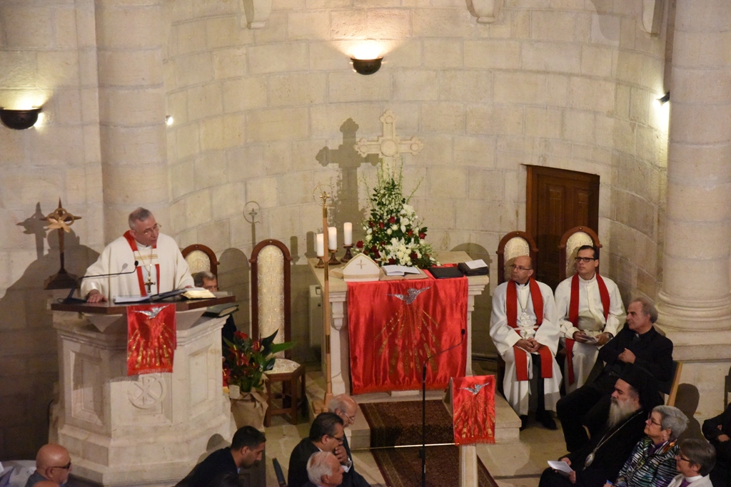 رئيس بلدية بيت لحم يشارك في قداسِ وإحتفال خدمة الشكر للقس الدكتور متري الراهب 