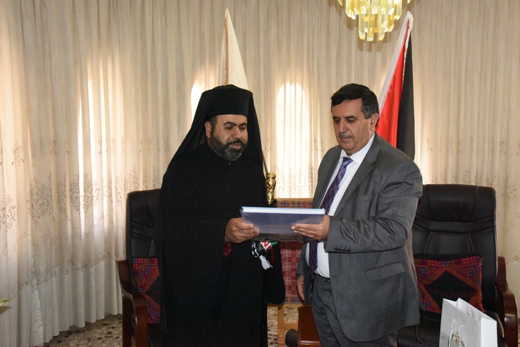رئيس وأعضاء مجلس بلدية بيت لحم يستقبلون مطران الكنيسة الأرثوذكسية الفلسطينية في الولايات المتحدة الأمريكية 