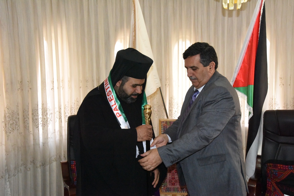 رئيس وأعضاء مجلس بلدية بيت لحم يستقبلون مطران الكنيسة الأرثوذكسية الفلسطينية في الولايات المتحدة الأمريكية 