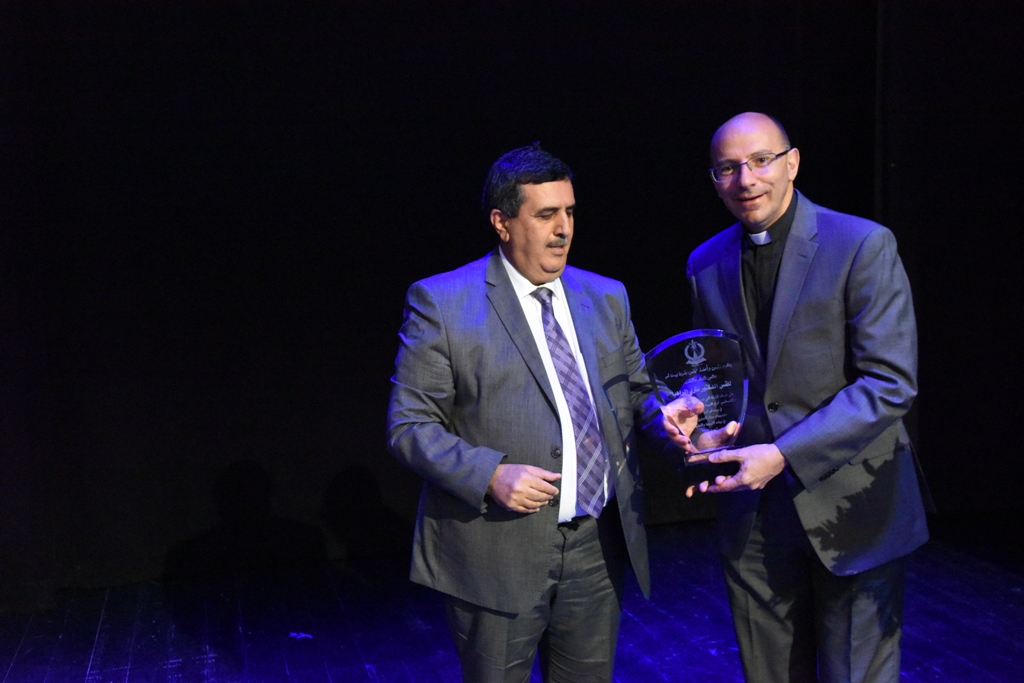 رئيس بلدية بيت لحم يشارك في قداسِ وإحتفال خدمة الشكر للقس الدكتور متري الراهب 