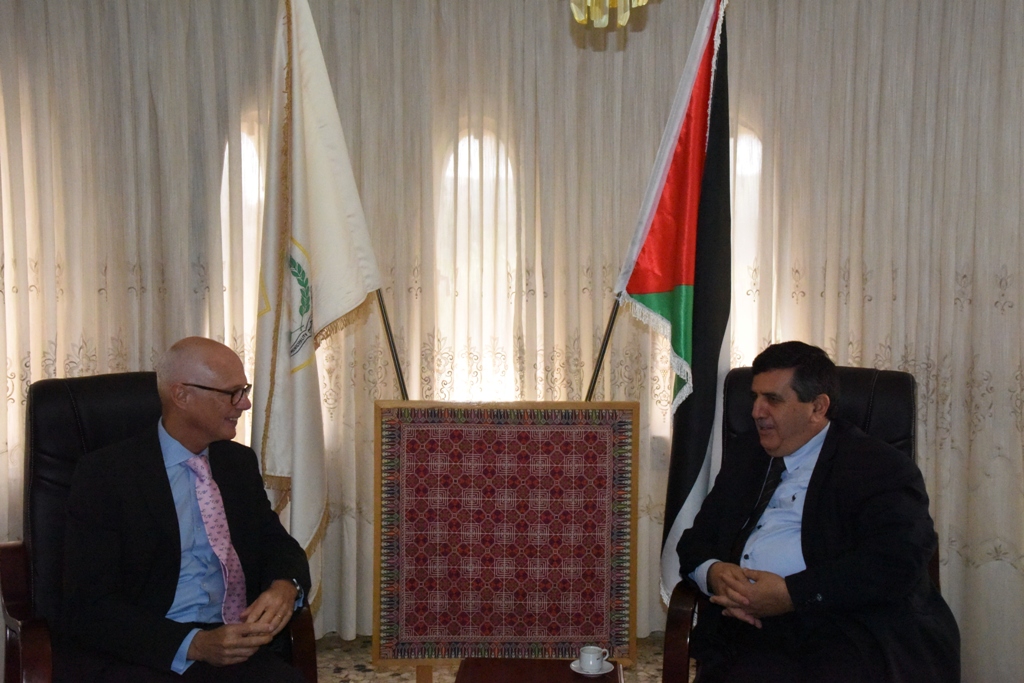 سلمان يؤكد لسفير التشيلي أهمية دعم مؤتمر المغتربين الثاني  وبيت لحم عاصمة الثقافة العربية 2020 ويلتقي رئيس بلدية العبيدية والمدير الإقليمي للبنك الأهلي الأردني ووفد الوطنية  موبايل