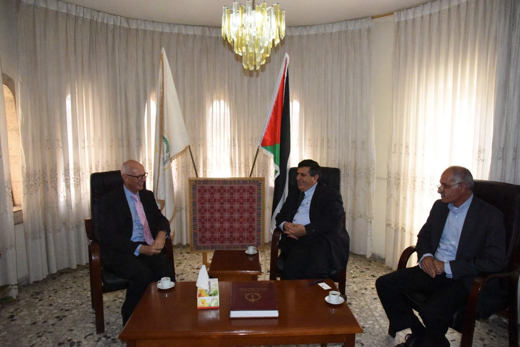 سلمان يؤكد لسفير التشيلي أهمية دعم مؤتمر المغتربين الثاني  وبيت لحم عاصمة الثقافة العربية 2020 ويلتقي رئيس بلدية العبيدية والمدير الإقليمي للبنك الأهلي الأردني ووفد الوطنية  موبايل