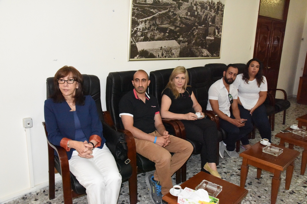 رئيس بلدية بيت لحم يستقبل عددا من الوفود ضمت مدرسة بيت لحم للأيقونات والبنك الاردني الكويتي والكنيسة المارونية وراهبات القديسة تيريزا الطفل يسوع وشركة جوال 