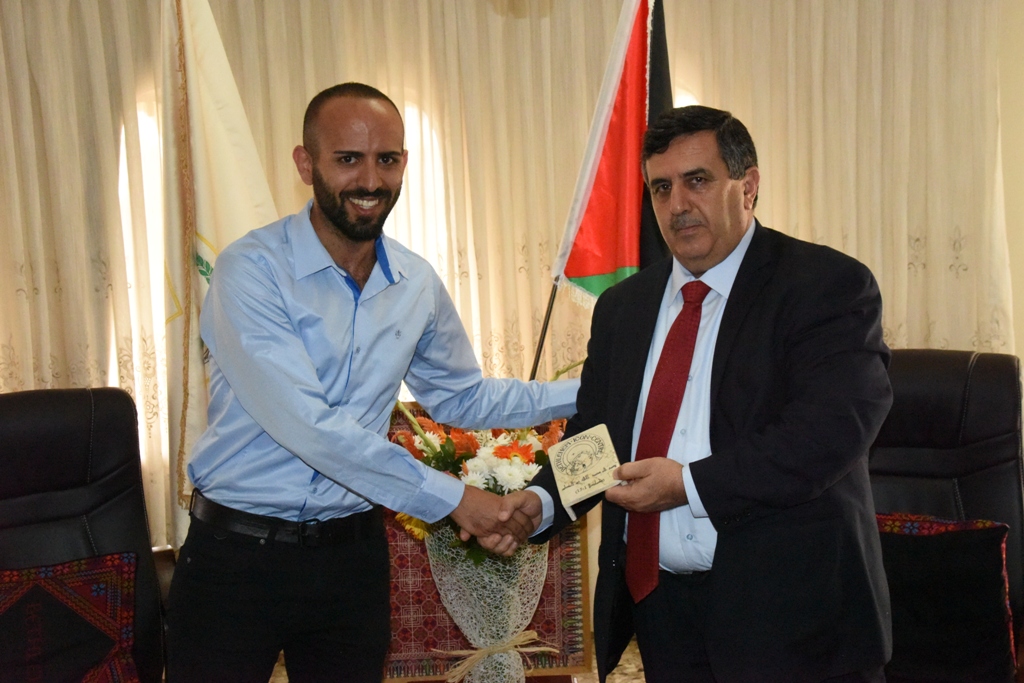 رئيس بلدية بيت لحم يستقبل عددا من الوفود ضمت مدرسة بيت لحم للأيقونات والبنك الاردني الكويتي والكنيسة المارونية وراهبات القديسة تيريزا الطفل يسوع وشركة جوال 