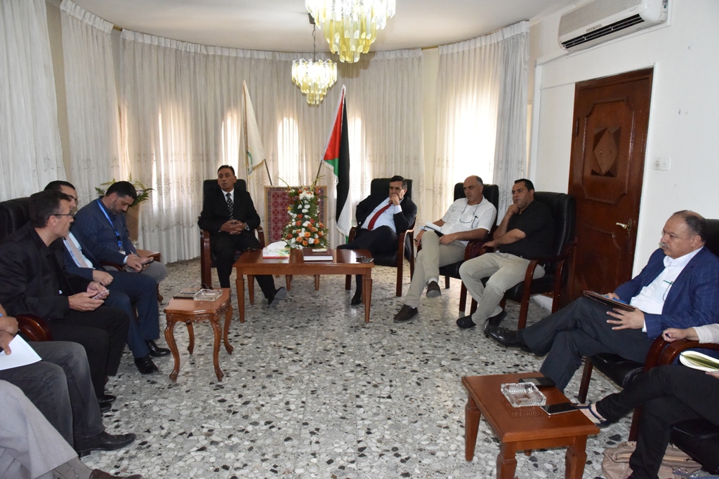 اجتماع في بلدية بيت لحم لإيجاد آليات للتخلص من الآفات والقوارض وحل مشكلة الكلاب ونظافة المحافظة 