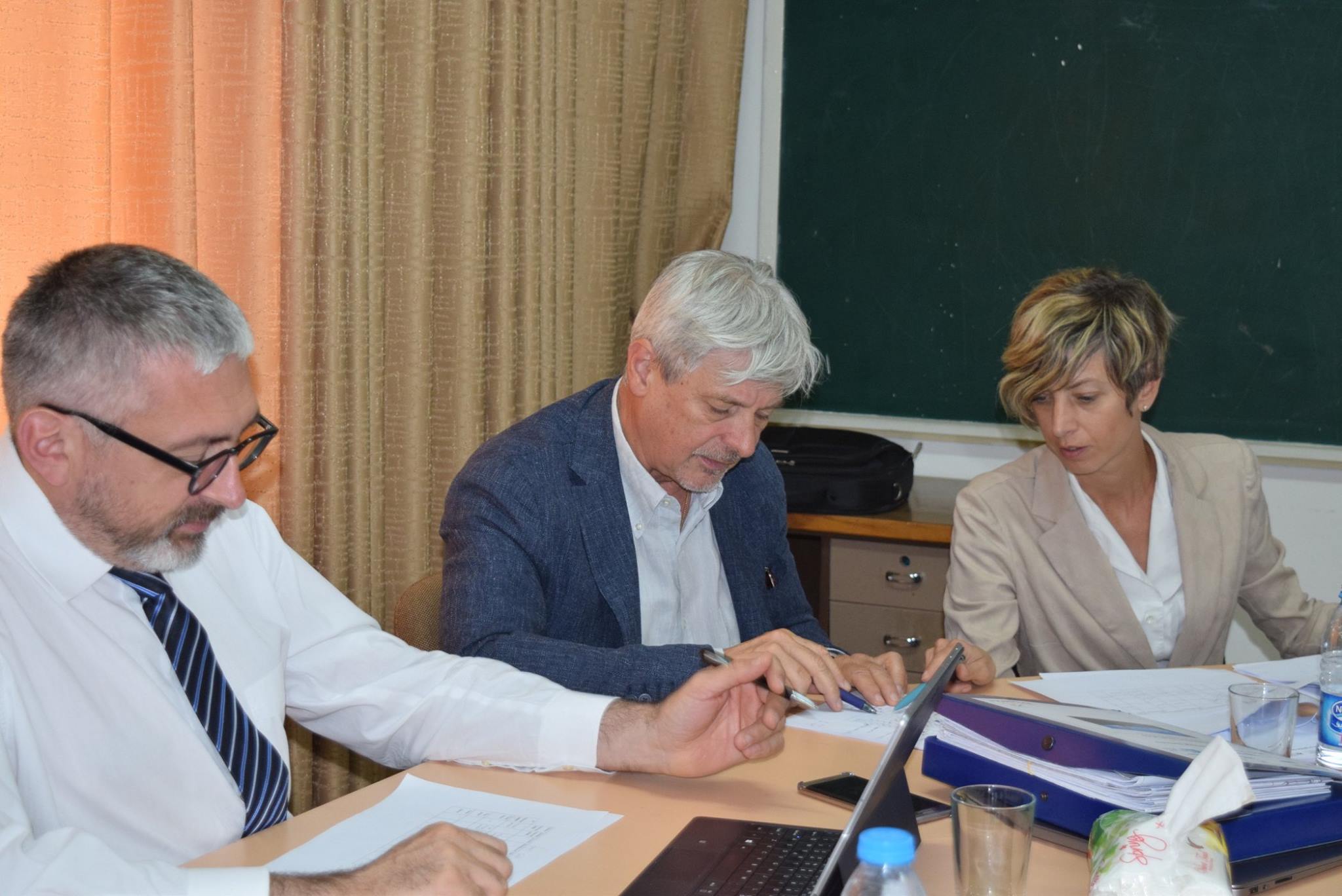  في اطار البدء بتنفيذ مشروع نظام التحكم المائي الالكتروني رئيس بلدية بيت لحم يشارك في اجتماع في سلطة المياه والمجاري بيت لحم 