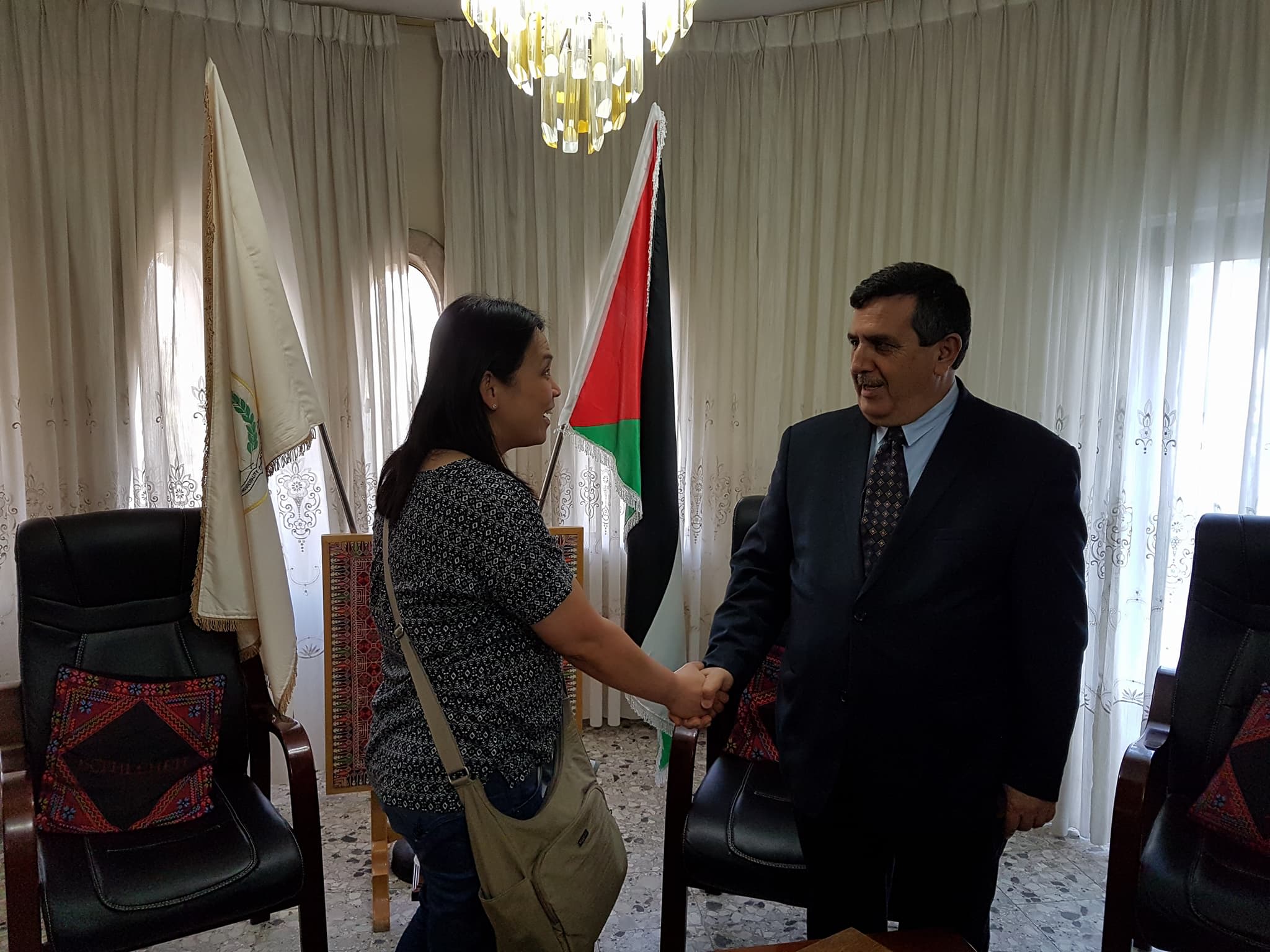 رئيس بلدية بيت لحم يستقبل الاب ابراهيم فلتس وممثلين عن مؤسسة يوحنا بولس الثاني ووفدا اكاديميا امريكيا 