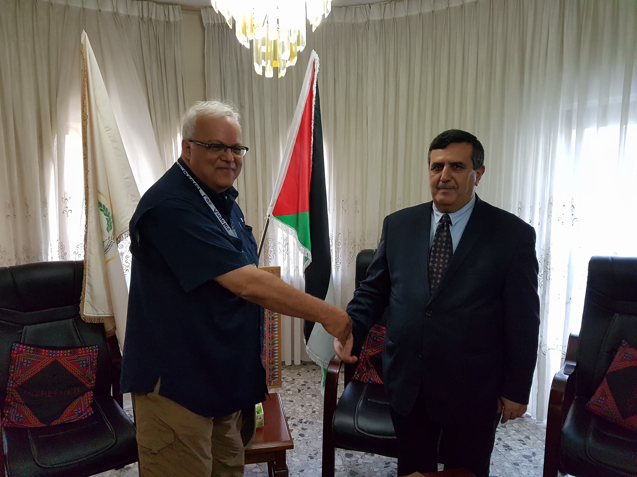 رئيس بلدية بيت لحم يستقبل الاب ابراهيم فلتس وممثلين عن مؤسسة يوحنا بولس الثاني ووفدا اكاديميا امريكيا 