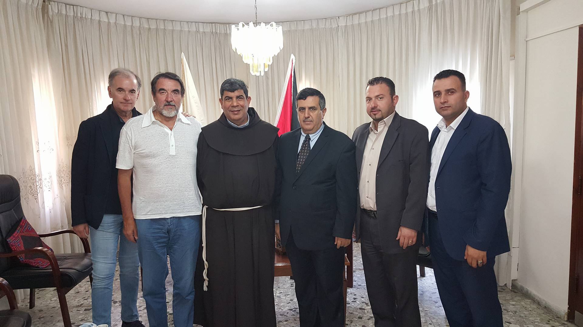 رئيس بلدية بيت لحم يستقبل الاب ابراهيم فلتس وممثلين عن مؤسسة يوحنا بولس الثاني ووفدا اكاديميا امريكيا 