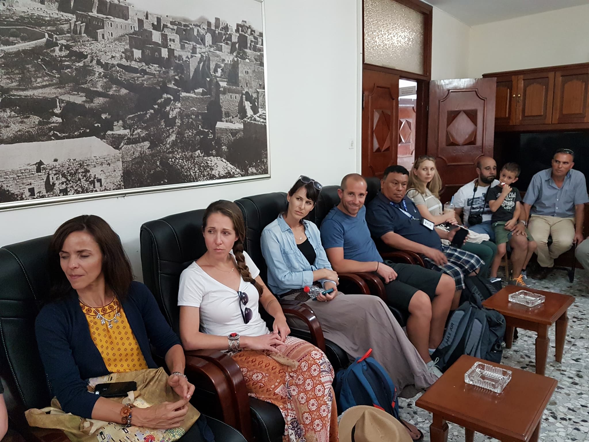 رئيس بلدية بيت لحم يستقبل الاب ابراهيم فلتس وممثلين عن مؤسسة يوحنا بولس الثاني ووفدا اكاديميا امريكيا 