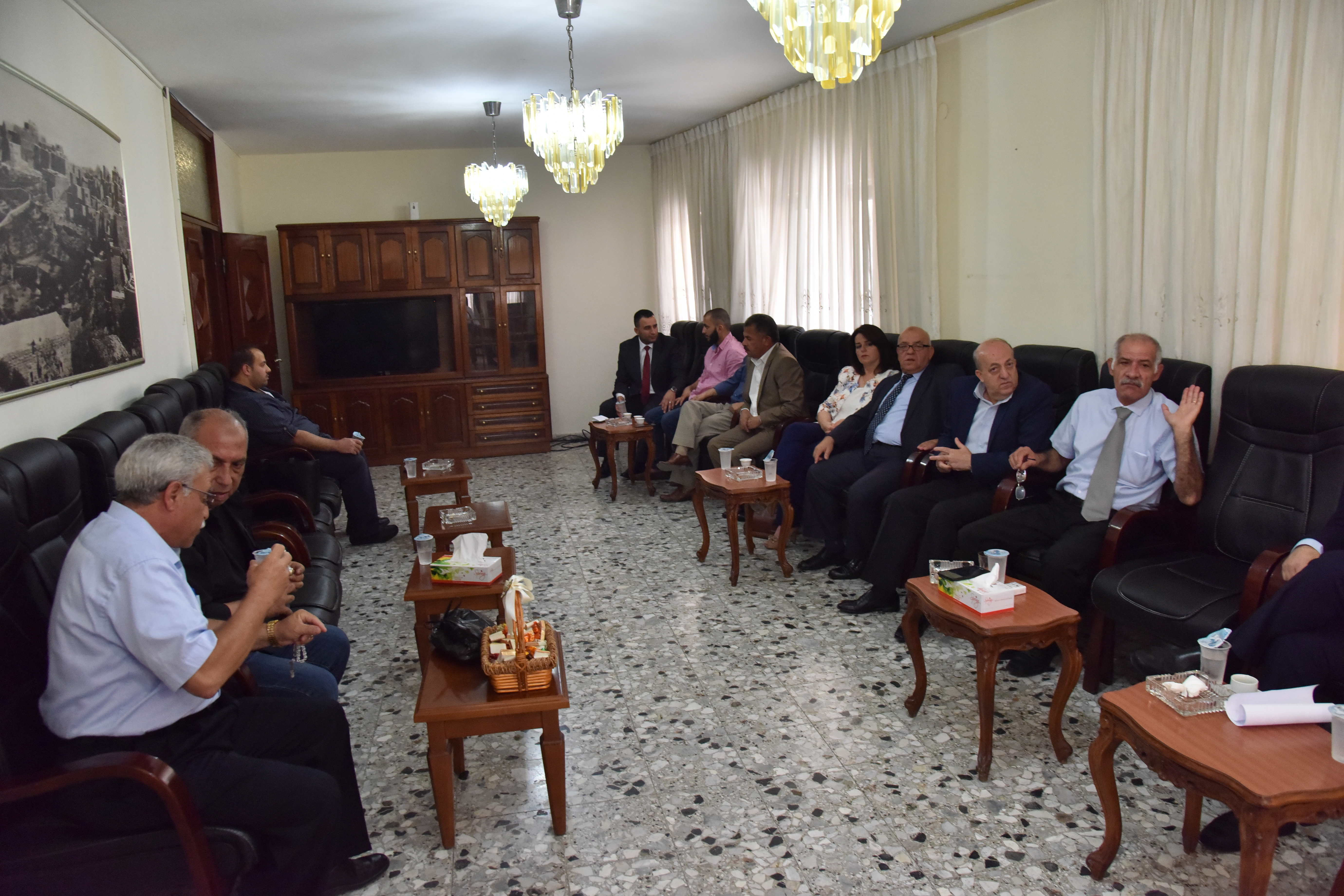 رئيس وأعضاء مجلس بلدية بيت لحم يتبادلون التهاني مع مواطني مدينة بيت لحم والضيوف بمناسبة عيد الفطر السعيد