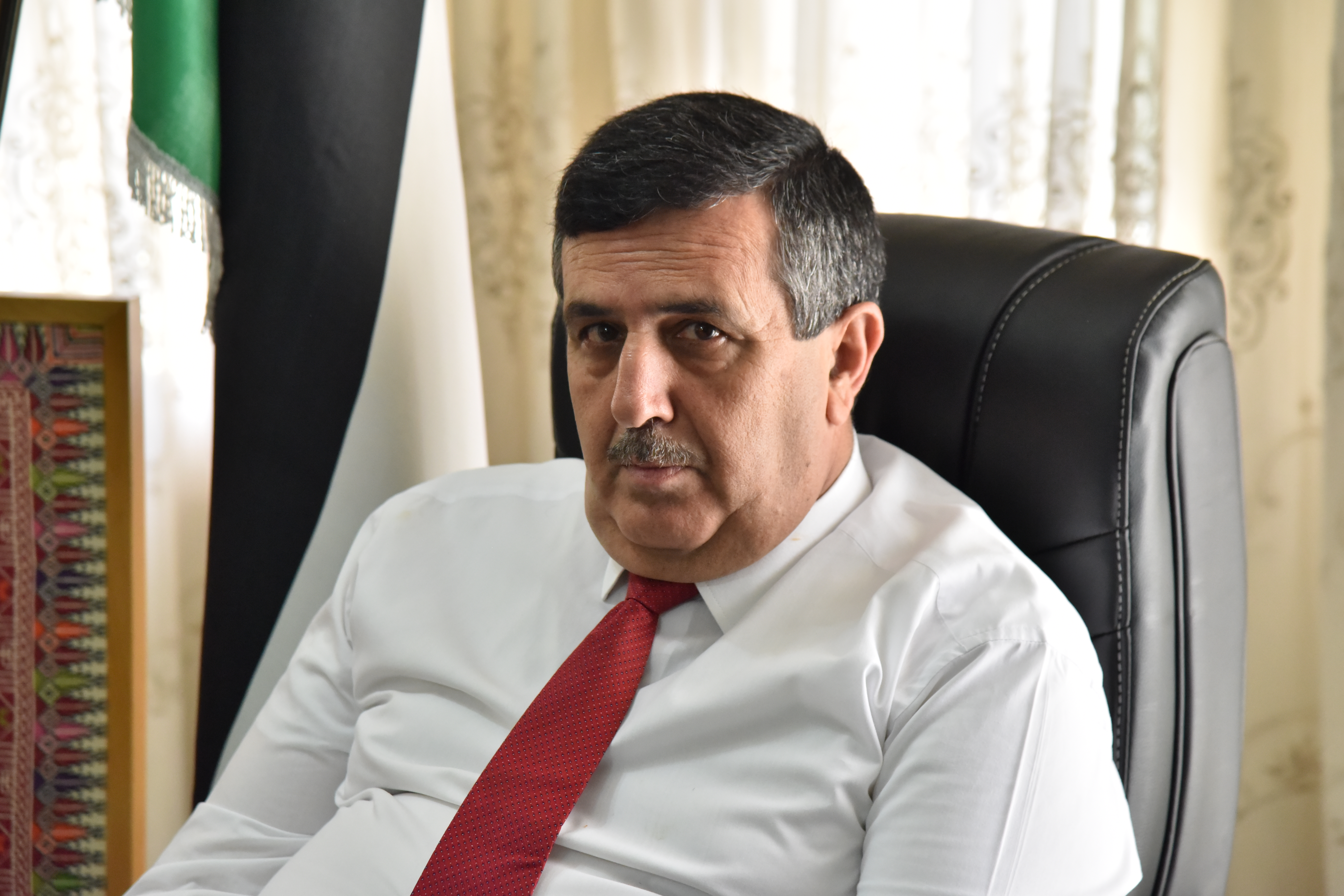 رئيس وأعضاء مجلس بلدية بيت لحم يتبادلون التهاني مع مواطني مدينة بيت لحم والضيوف بمناسبة عيد الفطر السعيد